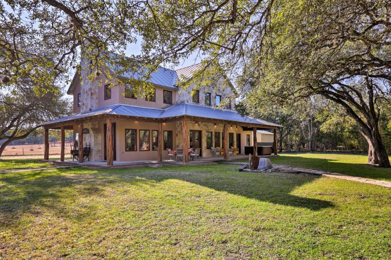 Riverfront Blanco Home With Shaded Porch And Hot Tub Esterno foto