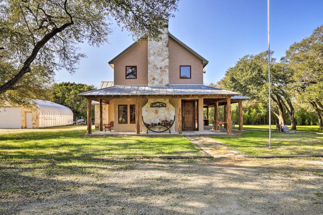 Riverfront Blanco Home With Shaded Porch And Hot Tub Esterno foto