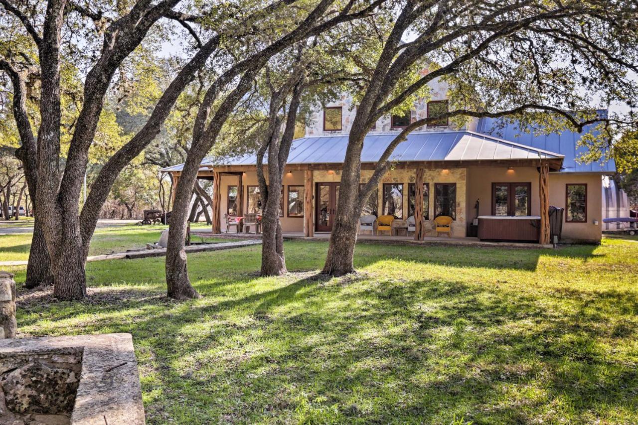 Riverfront Blanco Home With Shaded Porch And Hot Tub Esterno foto